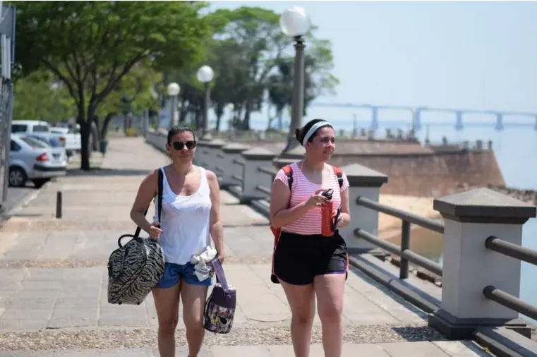 MARTES CALUROSO Y CON TORMENTAS AISLADAS EN CORRIENTES: CÓMO ESTARÁ EL TIEMPO ESTE MARTES 3