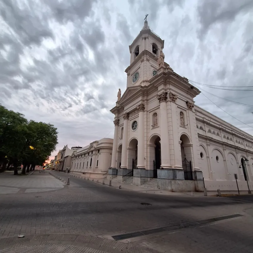 CALUROSO Y PROBABILIDAD DE TORMENTAS: EL TIEMPO ESTE JUEVES 5 DE MARZO EN CORRIENTES