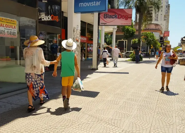 SEMANA DE INTENSO CALOR EN CORRIENTES CON POSIBLES LLUVIAS HACIA EL FIN DE SEMANA