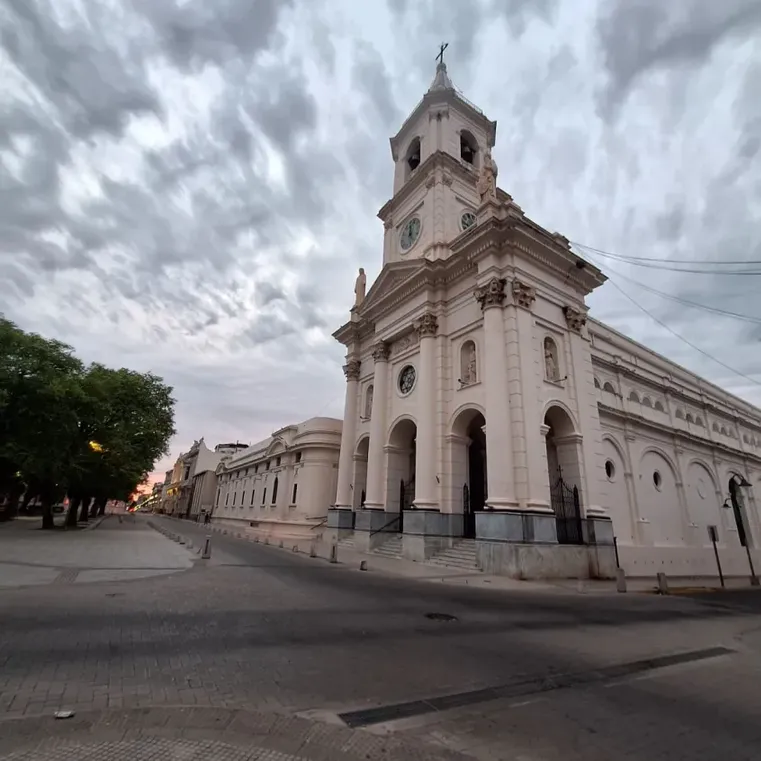 CALUROSO Y CON PROBABILIDAD DE TORMENTAS: EL TIEMPO ESTE VIERNES 13 DE FEBRERO EN CORRIENTES