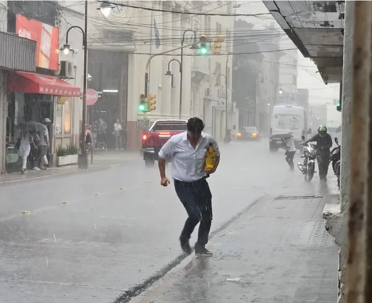 EL FIN DE SEMANA LARGO PODRÍA EMPEZAR CON LLUVIAS